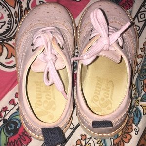 Young soles pink brogues.
